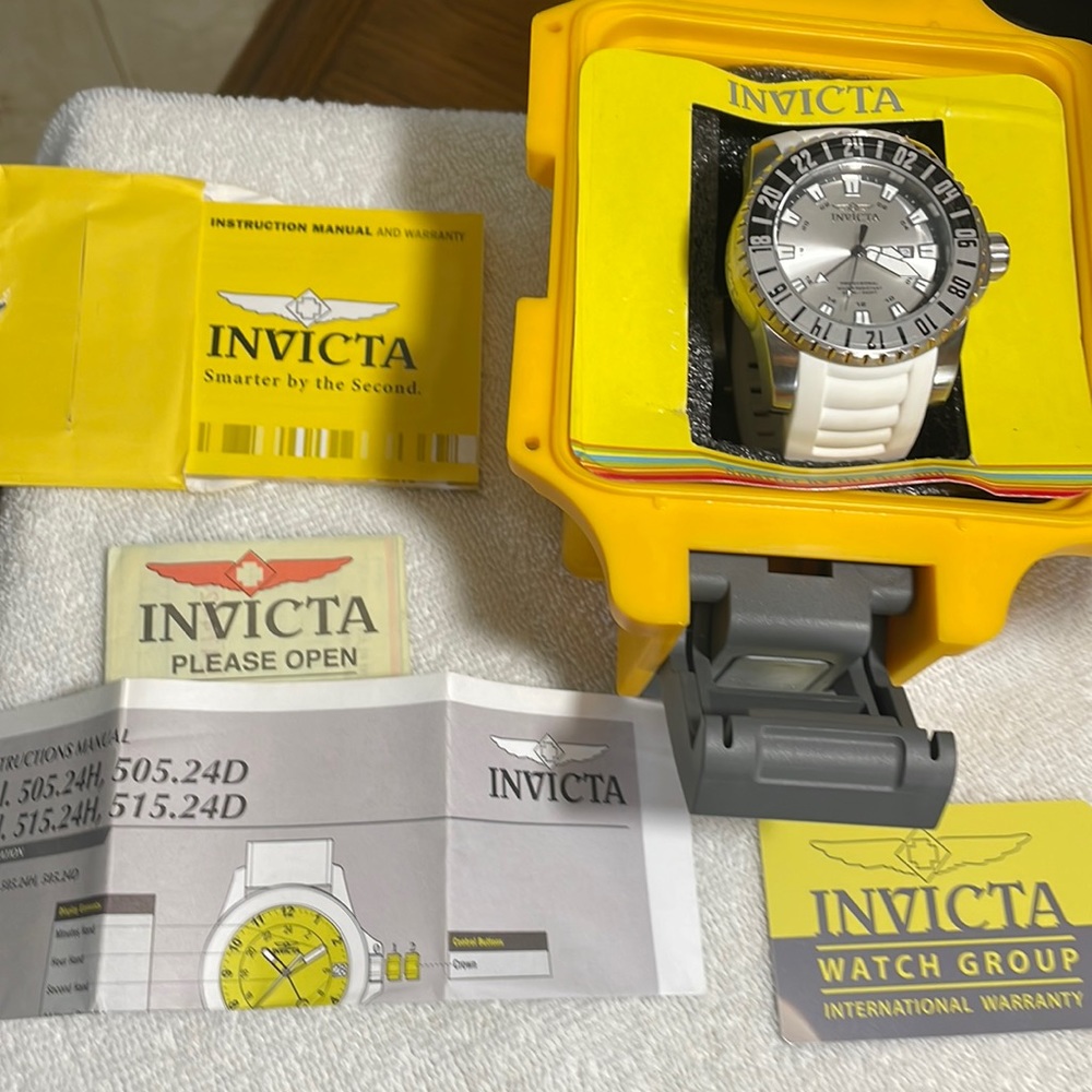 Men’s Invicta Watch with white Silicone strap, water resistant up to 200m.